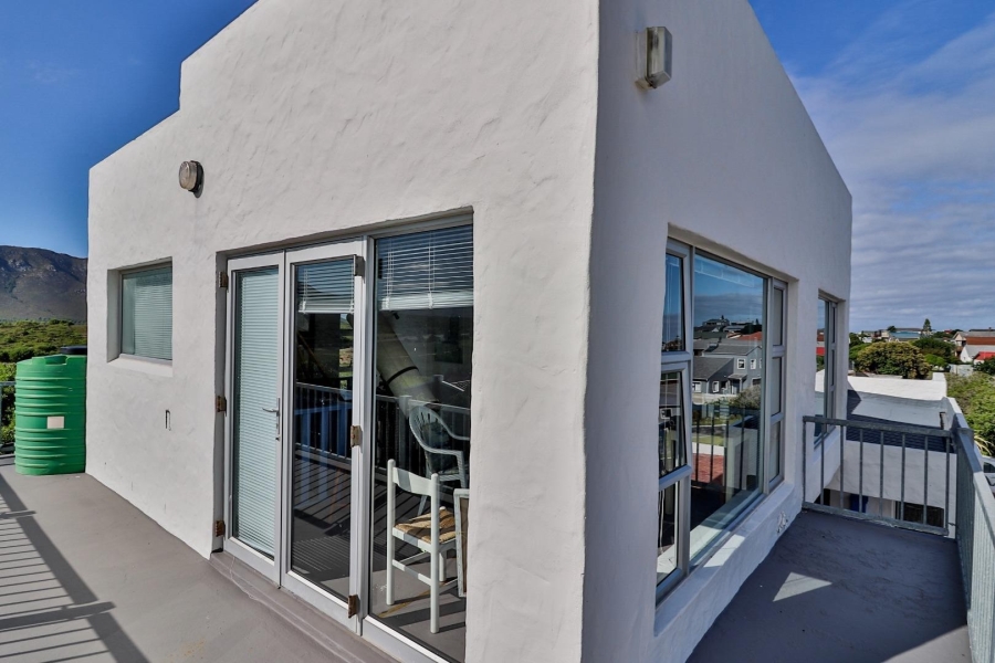 4 Bedroom Property for Sale in De Kelders Western Cape